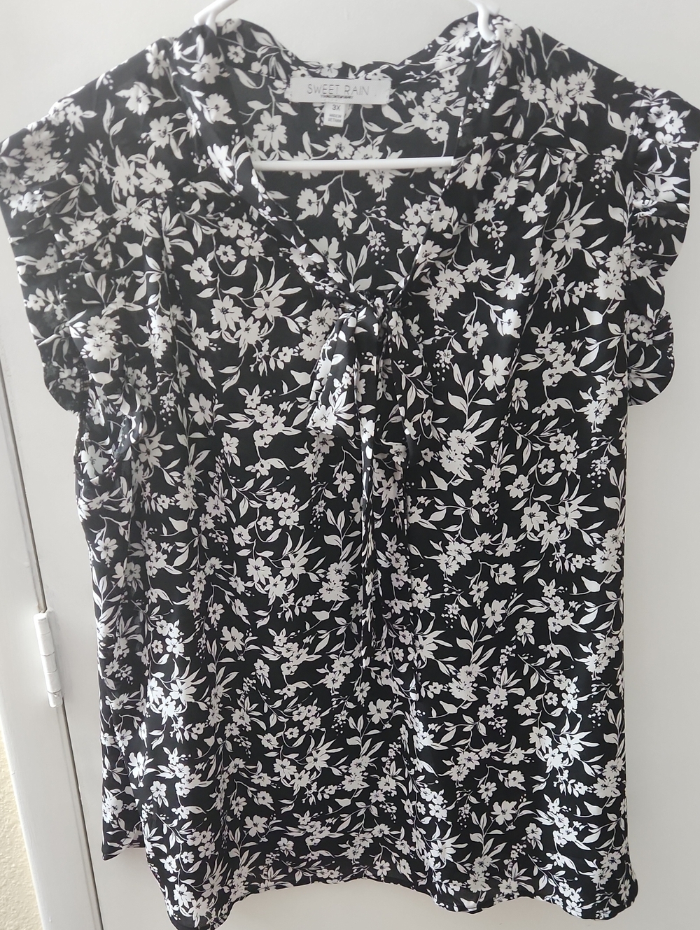 Sweet Rain Black and White Floral Bow-Front Blouse